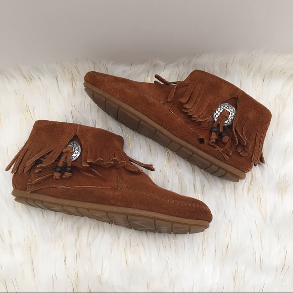 Minnetonka Shoes - Minnetonka Suede Fringe Booties | Size 6